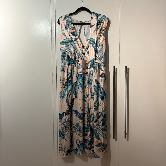 NWT Little Mistress Floral Sleeveless Midi Dress with V-Neck and Open Back 18 - Picture 1 of 5